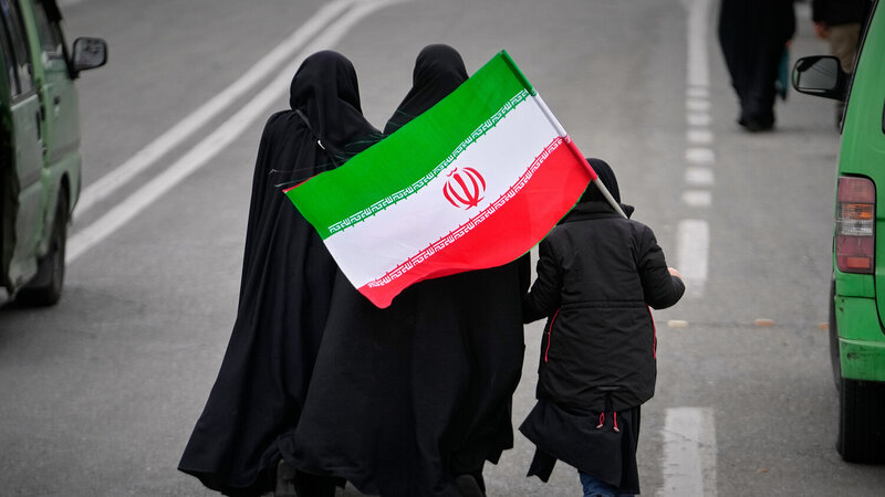 İran gənclərinə ŞOK ÇAĞIRIŞ - “İnsan zənciri” yaradın