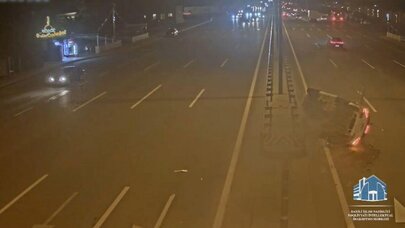 Aeroport şosesində ağır QƏZA: Avtomobil aşdı - ANBAAN VİDEO