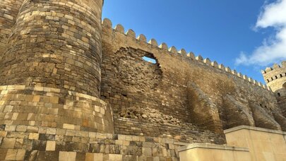 İçərişəhərdə Qala divarlarının bir hissəsi uçdu -  FOTO