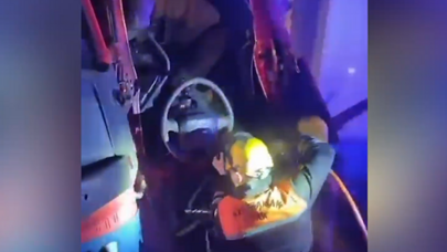 Qəzaya düşən sürücü belə xilas edildi - VİDEO