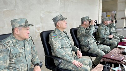 Zakir Həsənov döyüş atışlı taktiki təlimin gedişatını yoxladı