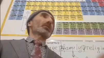 İngilis dili müəllimi qüsursuz nitqi ilə diqqət çəkdi - VİDEO