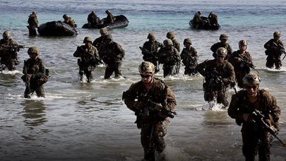 İrana ağır zərbə: ABŞ ordusu Hörmüzü blokadaya almağa başladı