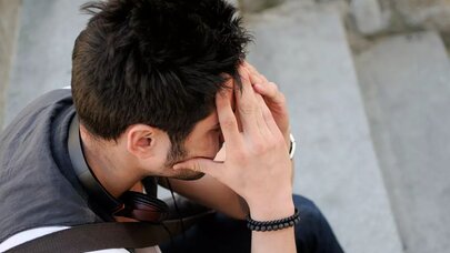 Dəhşətli hadisə: Mərcdə uduzan gənc tualetdə qanlar içində...