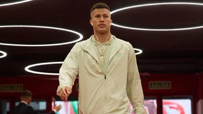 Klub rəsmisinin qızı ilə sevgili oldu, heyətdən kənarlaşdırıldı - FOTO