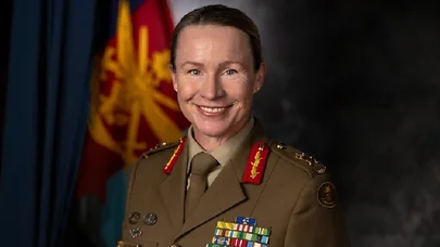 Ordu komandanı postuna qadın gətirildi - İlk dəfə