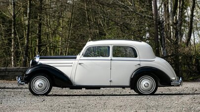 Bu məşhurun "Mercedes"i satışda: İçindən görün nələr çıxdı - FOTOLAR