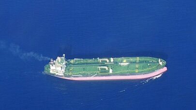 Trampın blokadasına meydan oxudu: Çin gəmisi Hörmüzdən keçdi