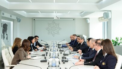 Asiya İnkişaf Bankı ilə sosial sahədə əməkdaşlığın gələcək istiqamətləri müzakirə edilib