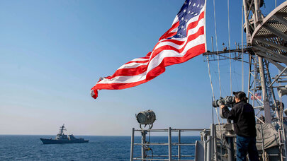 ABŞ Sakit Okeanda gəmiyə zərbə endirdi