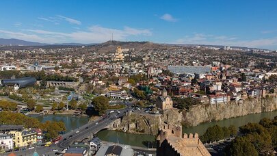 “Rəqəmsal köçərilər” üçün 5 illik viza: Ölkədə 1 ilə qədər yaşamaq mümkün olacaq