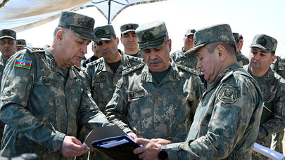 Zakir Həsənov azad edilmiş ərazilərdə yeni hərbi obyektlərlə tanış oldu