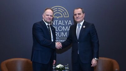 Ceyhun Bayramov NATO rəsmisi ilə regional prosesləri müzakirə etdi