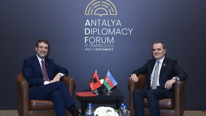 Ceyhun Bayramov albaniyalı həmkarı ilə görüşdü