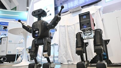 300 humanoid robot marafon qaçışı edəcək