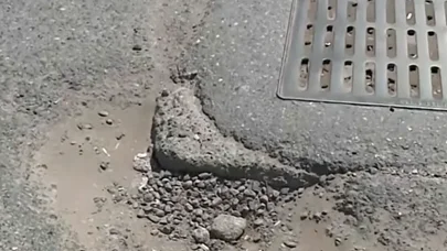 Bakının bu ərazisində çuxurlar maşınları sıradan çıxarır - Video