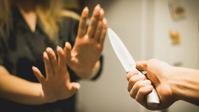 "TikTok" fenomeni canlı yayımda qadını bıçaqladı - VİDEO