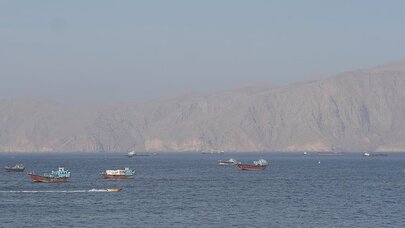 Fransa gəmisi Hörmüzdə atəş altına düşdü