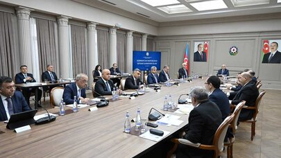 Əli Əsədov iclas keçirdi