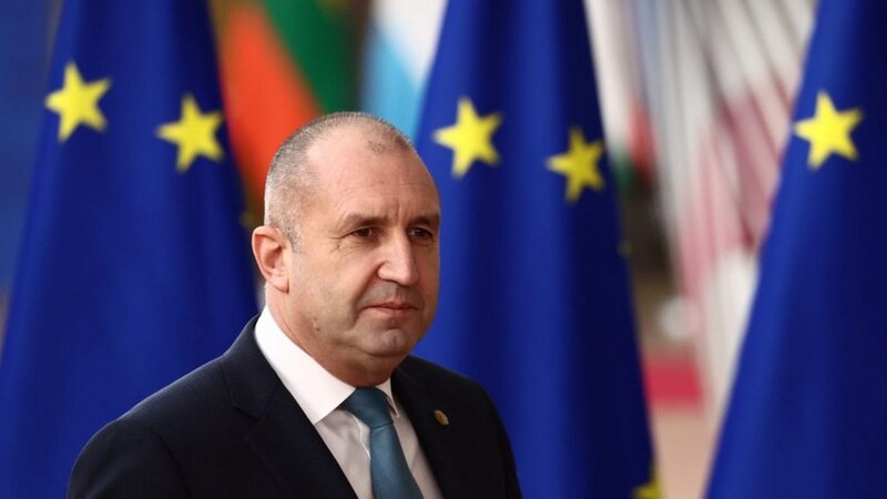 Rusiyanın dəstəyi ilə siyasətə gəlib, mafiya ilə mübarizə vəd etdi: Rumen Radev kimdir?