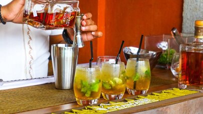 Bu məşhur içkilər ağız xərçəngi yaradır