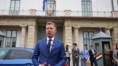 Macarıstanda qarşıdurma - Maqyar prezidentə vaxt verdi: ya könüllü get, ya da...