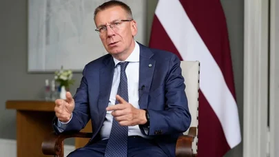 Latviya Prezidenti Azərbaycana rəsmi səfərə gəldi