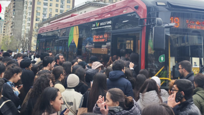 Metrodakı problem insanları çətin vəziyyətdə qoydu - Fotolar/Video