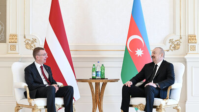 İlham Əliyev Latviya prezidenti ilə təkbətək görüşdü - FOTO