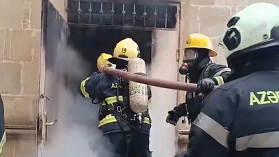 Bakıda internat məktəbinin yataqxanasında yanğın - VİDEO