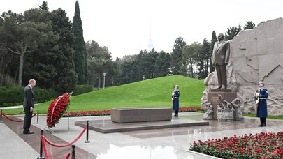 Latviya Prezidenti Şəhidlər xiyabanını ziyarət etdi - YENİLƏNİB