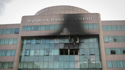 Yeddi uşağın ölüm işi: "Həkim küvəzin yandığını görsə də, körpəni çıxarmağa cəhd etməyib" - MƏHKƏMƏ