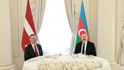 Latviya Prezidentinin şərəfinə rəsmi lanç verildi