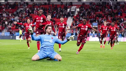 Qapıçı komandasını məğlubiyyətdən belə xilas etdi - VİDEO