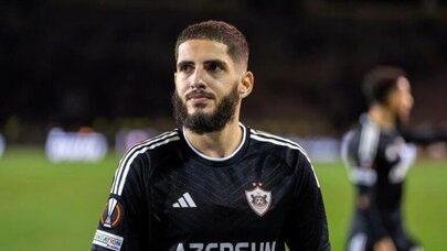 Yassin Benzia Rəvan Həmzəzadəyə səsləndi: Ayıbdır - Foto