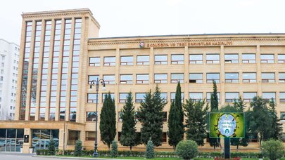 Nazirlikdə vəzifə müəmması: Bakıda imtahan verdiyi gün Gəncədə çıxış edir -  FOTO