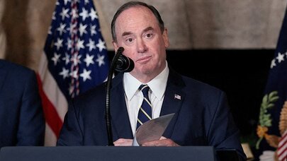 İstefaya göndərildiyini sosial mediadan öyrənib