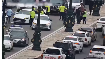 Yol polisi xəsarət alan piyadanı xilas etdi