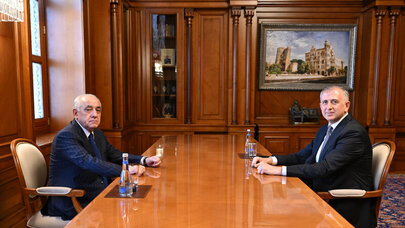 Əli Əsədov Gürcüstanın Azərbaycandakı səfiri ilə görüşdü