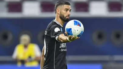 Növbəti hakim qalmaqalı: Tanınmış futbolçu ədalət istəyirdi, meydandan qovuldu - Video