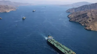 Hörmüzdə gərginlik artır: İki gəmini saxladılar