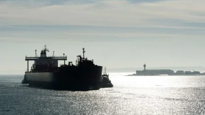 İranın "kölgə donanması"na məxsus gəmi saxlanıldı