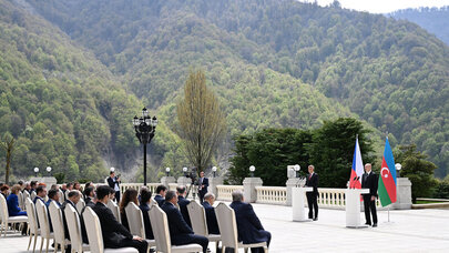 İlham Əliyev və   Babiş mətbuata bəyanatlarla çıxış ediblər - YENİLƏNDİ