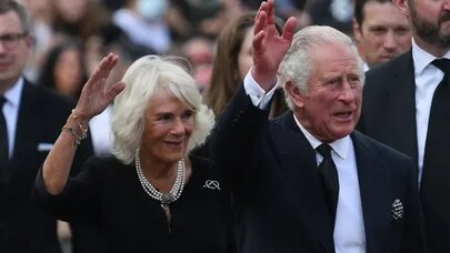 III Çarlz Trampa açılan atəşdən sonra ABŞ-a səfər edəcək?