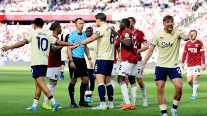 Hakimin qərarı Premyer Liqada qalmaqala səbəb oldu - Video