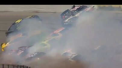 "NASCAR" yarışı zamanı dəhşət yaşandı - 27 avtomobilin iştirakı ilə qəza