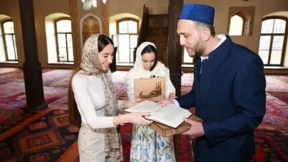 Leyla və Arzu Əliyevalara "Qurani-Kərim” hədiyyə olundu - FOTO