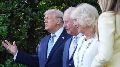 Melaniya arı pətəyini krala da göstərdi