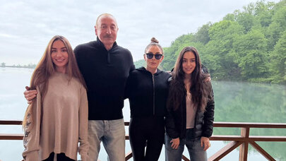 Prezident ailəsinin Qəbələdən səmimi FOTOSU