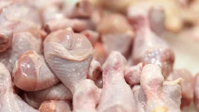 Toyuq paketlərindəki gizli TƏHLÜKƏ - VİDEO